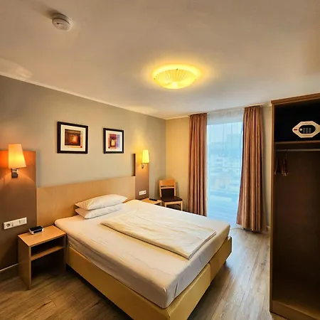 Atomis Hotel Duesseldorf City Exterior photo