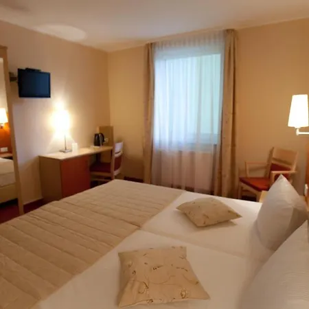 Atomis Hotel Duesseldorf City Room photo