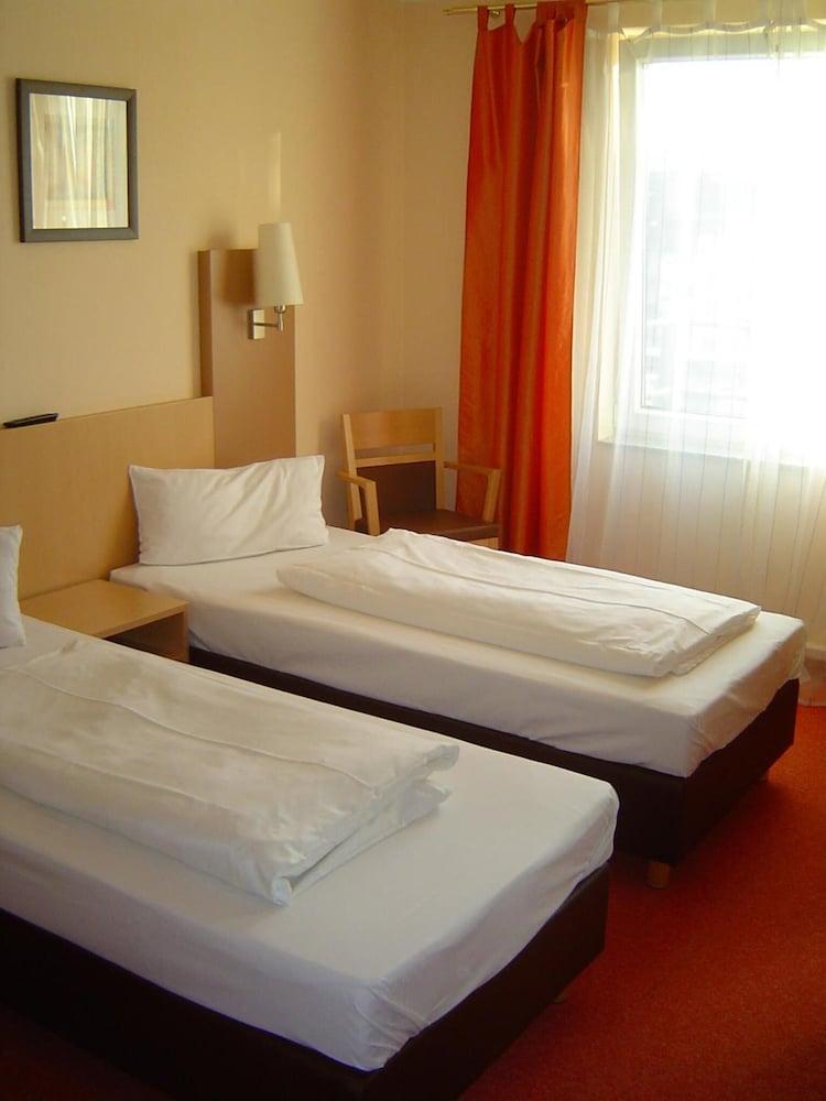 Atomis Hotel Dusseldorf
