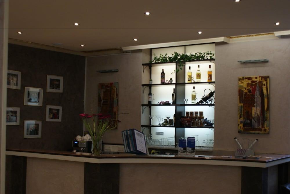 Hotel Atomis 3*