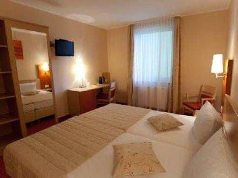 Atomis Hotel