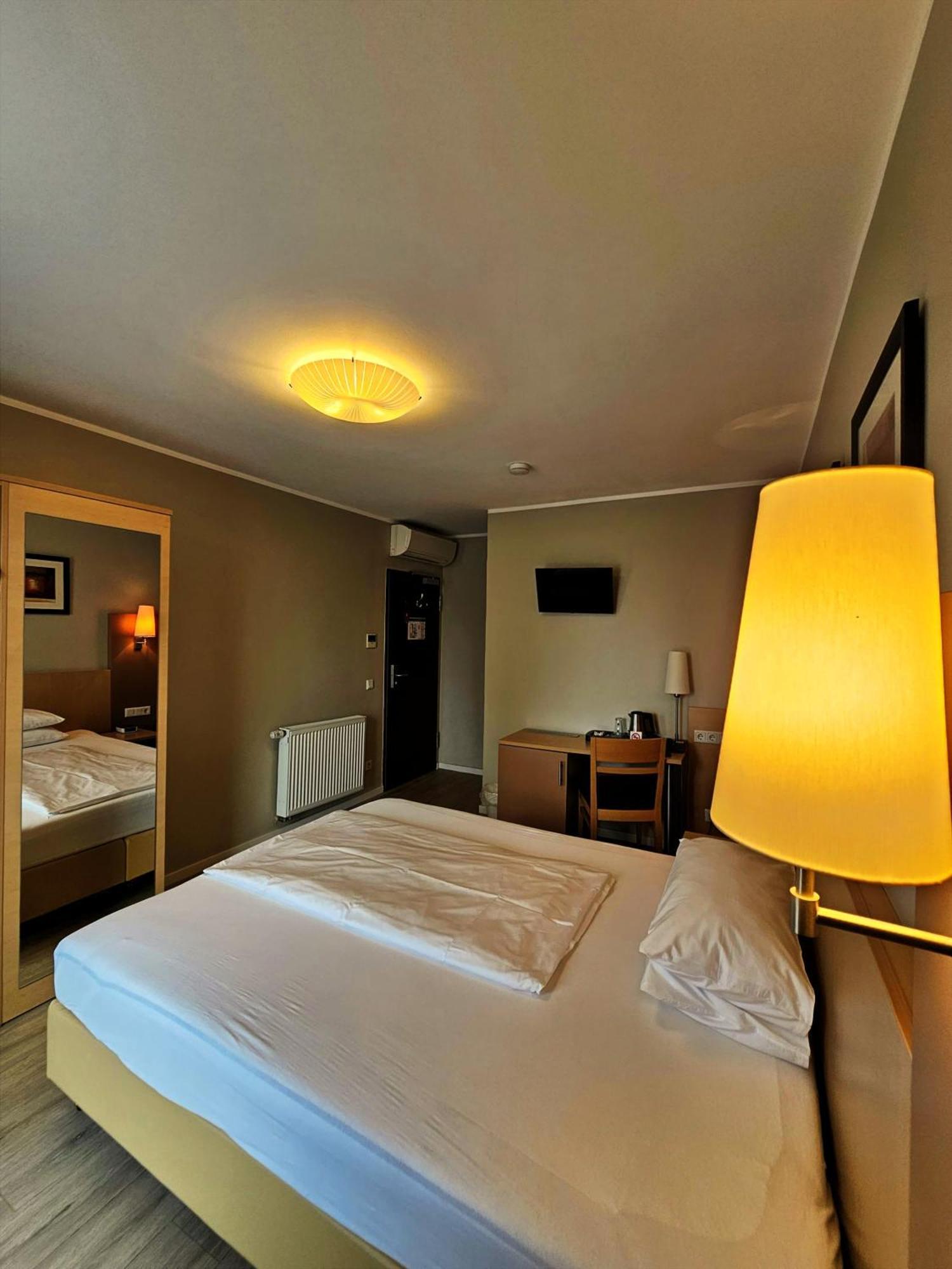 Atomis 3* Dusseldorf